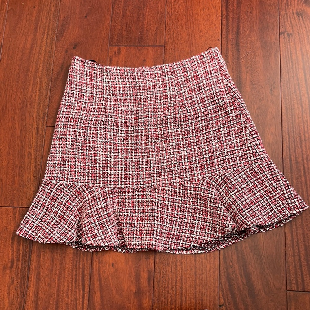 Skirt. Size XS. Color white red and black